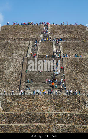 La Piramide del sole di Teotihuacan zona archeologica; lo stato del Messico, Messico Foto Stock