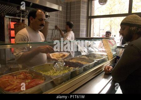 Barrio / Rambla del Raval (el + ponderosa barrio de inmigrantes de la ciudad); restaurante paquistani. Foto Stock