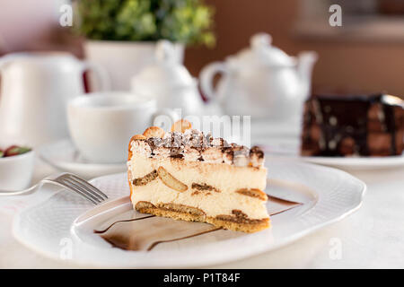 Pezzo di gustosi dessert Tiramisu' Foto Stock