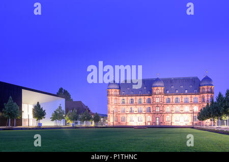 Karlsruhe: castello Schloss Gottesaue, oggi Hochschule für Musik (College of Music), Multimediakomplex (multimediali complessi, a sinistra) in Germania, Baden-Wür Foto Stock