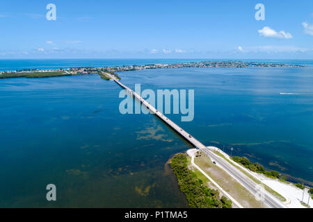 Causeway a Holmes Beach su Anna Maria Island è un popolare Florida con destinazione turistica sulle spiagge del Golfo del Messico Foto Stock