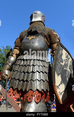 Cavaliere Battaglia torneo Odessa durante il festival internazionale della cultura medievale. Foto Stock