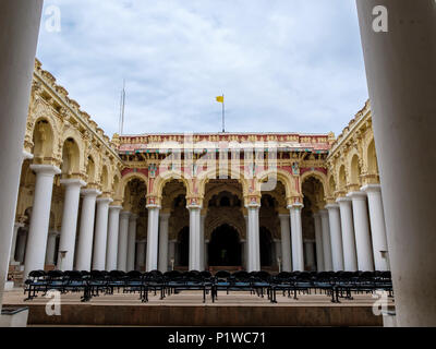 Cortile Centrale del xvii secolo Thirumalai Nayak Palace, Madurai, Tamil Nadu, India. Foto Stock