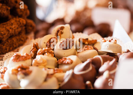 Le caramelle sono fatte a mano Foto Stock