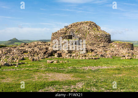 Nuraghe 'Su Nuraxi" a Barumini, Sardegna, Italia; un posto meraviglioso che ora dal 1997 è stata iscritta nel Patrimonio Mondiale dell Unesco elenca a causa di esso Foto Stock