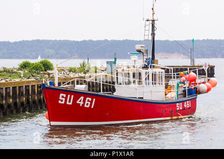 Barca da pesca a strascico Purbeck II ritorno a Poole presso il porto di Poole, Poole, Dorset, England Regno Unito nel mese di giugno Foto Stock