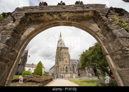 Basilica Notre Dame, Le Folgoet, Finistère Bretagna, Francia. Foto Stock