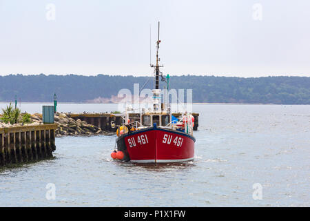 Barca da pesca a strascico Purbeck II ritorno a Poole presso il porto di Poole, Poole, Dorset, England Regno Unito nel mese di giugno Foto Stock