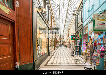 Passage Jouffroy nel 9th circondario è uno dei famosi passaggi coperti di Parigi. Parigi, Francia Foto Stock