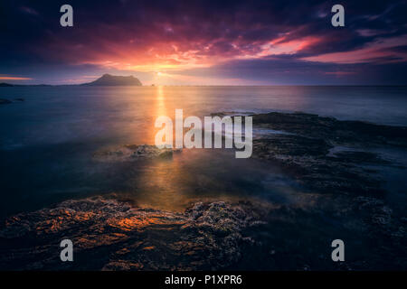 Amanecer junto a La Isla del Fraile Foto Stock