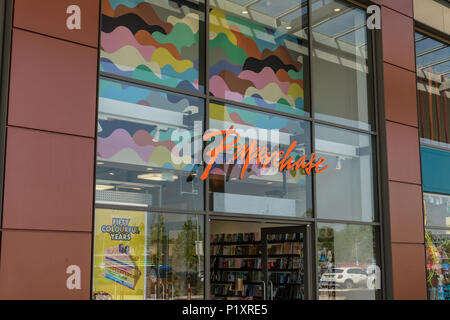 Facciata di un negozio Paperchase, una catena dettagliante specializzato in prodotti di cancelleria; Rushden laghi, Northamptonshire, Regno Unito Foto Stock