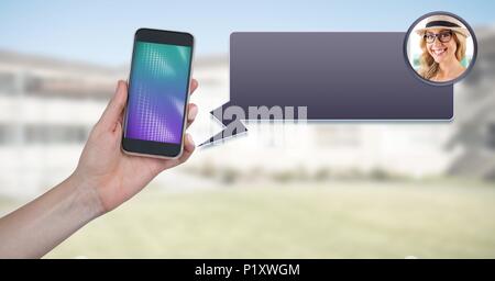 Applicazione messaggistica sul telefono in mano con profilo di chat Foto Stock