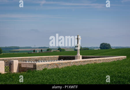 Serre cimitero strada No.3 con Regine cimitero in background, Somme Foto Stock