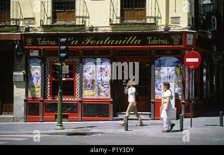 Plaza / Puerta Cerrada square; taberna / bar 'La Fontanilla'. Foto Stock