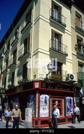 Plaza / Puerta Cerrada square; taberna / bar 'La Fontanilla'. Foto Stock