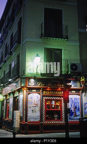 Plaza / Puerta Cerrada square; taberna / bar 'La Fontanilla'. Foto Stock