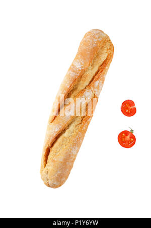 Breve baguette francese, rosmarino e pomodoro ciliegino su sfondo bianco Foto Stock