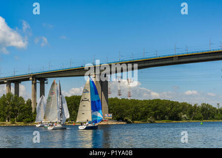 VARNA, BULGARIA , giugno 02, 2018: regata a vela in mare aperto. Imbarcazione a vela in concorrenza per la regata di Varna Coppa del canale Foto Stock