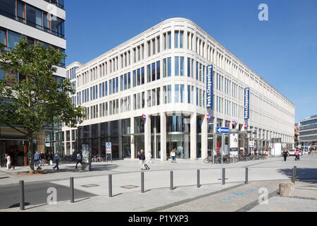 Dipartimento Tessile store Peek e Cloppenburg, business moderno edificio nel centro della città di Hannover, Bassa Sassonia, Germania, Europa mi Textilkaufhaus Foto Stock