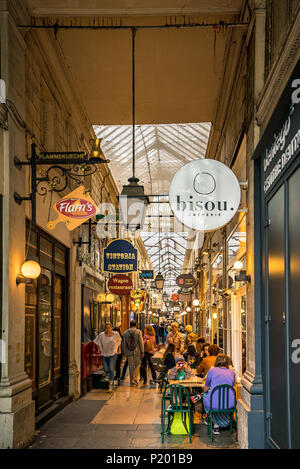 Passage des Panoramas nel 9th circondario è uno dei famosi passaggi coperti di Parigi. Parigi, Francia Foto Stock