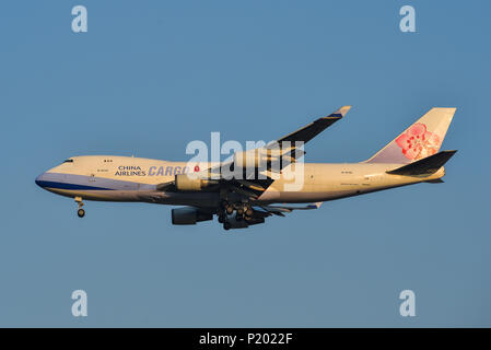 Bangkok, Thailandia - Apr 21, 2018. Un Boeing 747-400 aereo della China Airlines in atterraggio a Bangkok Suvarnabhumi Airport (BKK). Foto Stock