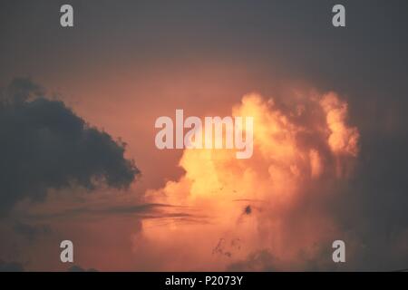 Tempestose nuvole scure Foto Stock