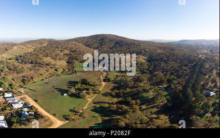 La vista del monte Tarrengower su cui si affaccia l'oro città mineraria di Maldon in Victoria, Australia Foto Stock