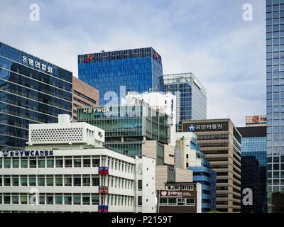 Seoul, Gyeonggi, Corea del Sud. Decimo Giugno, 2018. Seul grattacieli come visto dal centro cittadino di Seoul, vicino al quartiere dello shopping di Myung-dong. Credit: Jack Kurtz/ZUMA filo/Alamy Live News Foto Stock