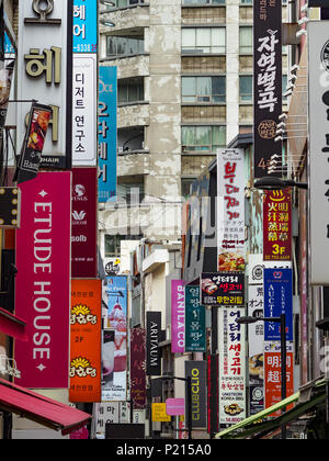 Seoul, Gyeonggi, Corea del Sud. Decimo Giugno, 2018. Un vicolo off di Myeong-dong, la strada principale dello shopping di Seoul. Credit: Jack Kurtz/ZUMA filo/Alamy Live News Foto Stock