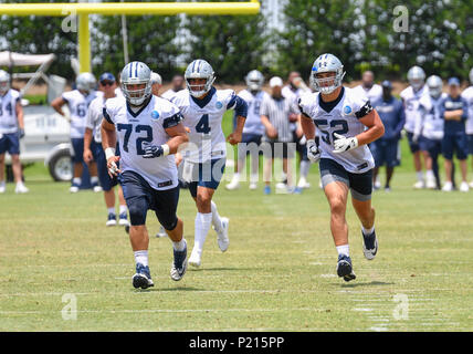Giugno 13, 2018: Dallas Cowboys centro Travis Frederick #72, Dallas Cowboys quarterback Dak Prescott #4, e Dallas Cowboys guard Connor Williams #52 durante la formazione obbligatoria camp a stella in Frisco, TX Albert Pena/CSM Foto Stock