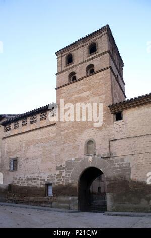 Spagna - Aragona - Hoya de Huesca (distretto) - HUESCA. Casbas de Huesca; Monasterio de Nuestra Señora de la gloria; muralla y torreón. Foto Stock