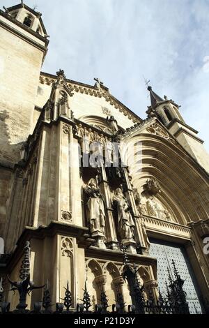 Spagna - Catalogna - Alt Penedés (distretto) - Barcellona. Vilafranca del Penedés; Iglesia / Esglesia de Santa María; portada gótica. Foto Stock