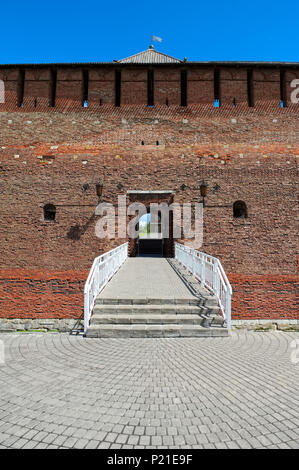 Kolomna Cremlino. Gate Mikhailovsky. Frammento di parete. Foto Stock