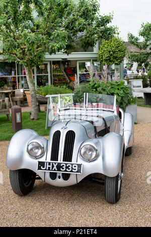 Frazer Nash BMW 328 Roadster auto d'epoca a Daylesford Organic farm shop festival estivi. Daylesford, Cotswolds, Gloucestershire, Inghilterra Foto Stock