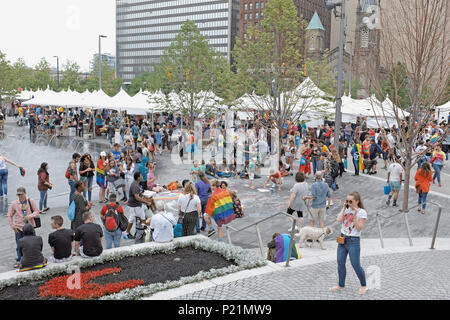 2018 LGBTQ Pride celebrazione in Piazza nel centro di Cleveland, Ohio, Stati Uniti d'America Foto Stock