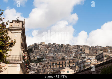 Una splendida vista del barocco siciliano di città di Modica, Sicilia, Italia. L'Europa. Unesco patrimonio dell'umanità. Foto Stock