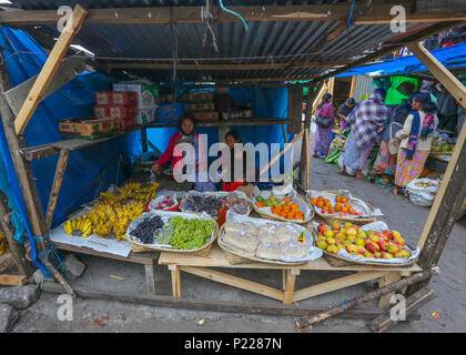 Il mercato locale a Cherrapunjee (Meghalaya) Foto Stock