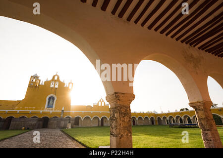 L'ex convento di San Antonio De Padova in Izamal, Yucatan, Messico Foto Stock