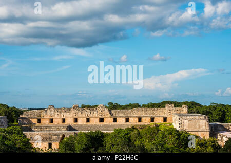 Le antiche rovine Maya, Convento un quadrangolo Uxmal sito archeologico, Yucatan, Messico Foto Stock