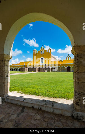 L'ex convento di San Antonio De Padova in Izamal, Yucatan, Messico Foto Stock