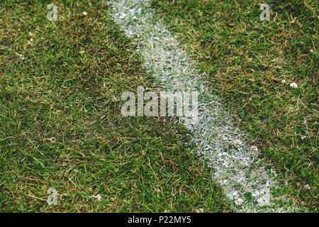 Un dipinto di bianco di linea su un campo sportivo Foto Stock