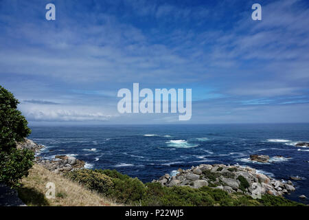 La costa scoscesa e montagne vicino a Capetown Foto Stock