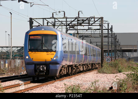 Una classe 357 electric multiple del numero di unità di lavoro 357039 Un c2c service a Dagenham Dock. Foto Stock