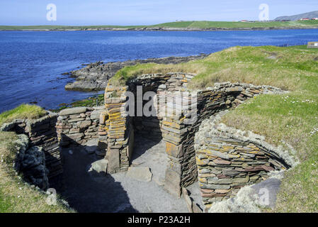 Età del ferro e timoneria a Jarlshof, sito archeologico che mostra 2500 BC preistorica e norreni insediamenti, Sumburgh Head, isole Shetland, Scotland, Regno Unito Foto Stock