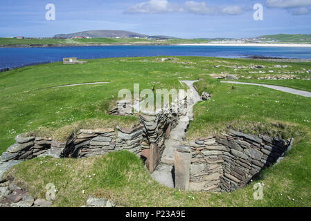 Resti di earthhouse a Jarlshof, sito archeologico che mostra preistorica e norreni insediamenti a Sumburgh Head, isole Shetland, Scotland, Regno Unito Foto Stock