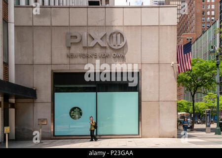 Gli studi e gli uffici delle tribune del Media WPIX nel Daily News edificio nel centro di Manhattan a New York il Mercoledì, 6 giugno 2018. Sinclair Broadcasting Group e Tribune Media sono al lavoro per conformarsi con le norme FCC per ottenere l'approvazione per la loro fusione. Sinclair ha già annunciato che è la vendita di sette stazioni di radiodiffusione di Fox mentre WPIX sembra non essere sulla lista di eventuali altre vendite. (© Richard B. Levine) Foto Stock