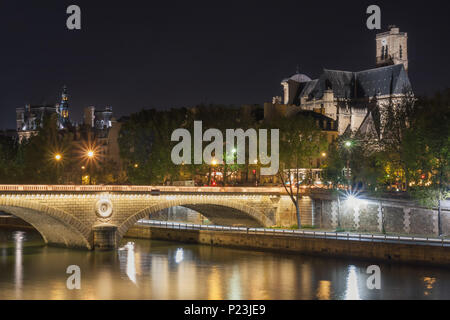 Pont Louis Philippe e Eglise Saint-Gervais di notte. Parigi. Francia Foto Stock