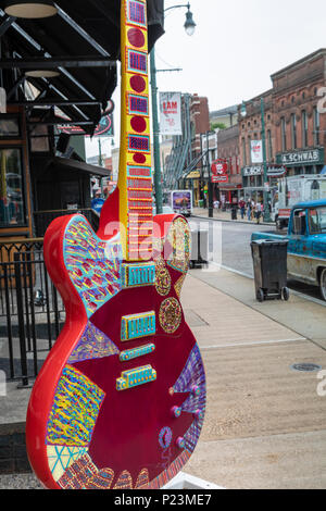 Memphis, Tennessee - Beale Street, dove ristoranti e blues club attirano turisti. Foto Stock