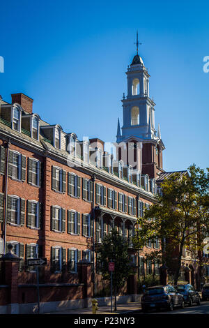 Timothy Dwight College residenziale presso la Yale University di New Haven, Connecticut su una soleggiata giornata autunnale Foto Stock
