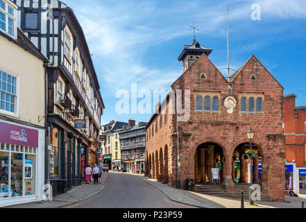 La casa di mercato e negozi nel centro città, Ross-on-Wye, Herefordshire, England, Regno Unito Foto Stock